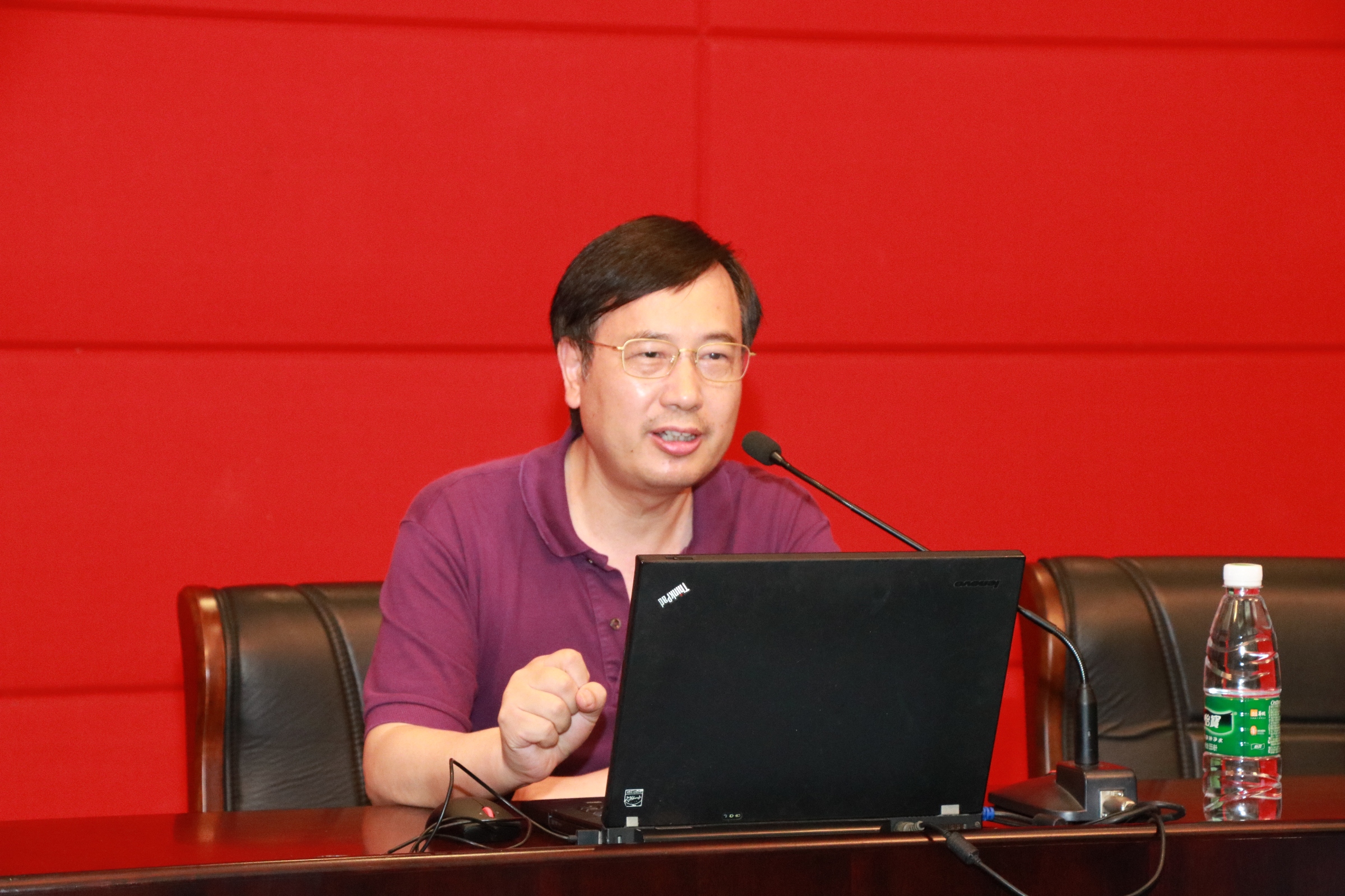 罗明星的报告逻辑严密,深入浅出,事例生动,发人深思,让人受益匪浅.