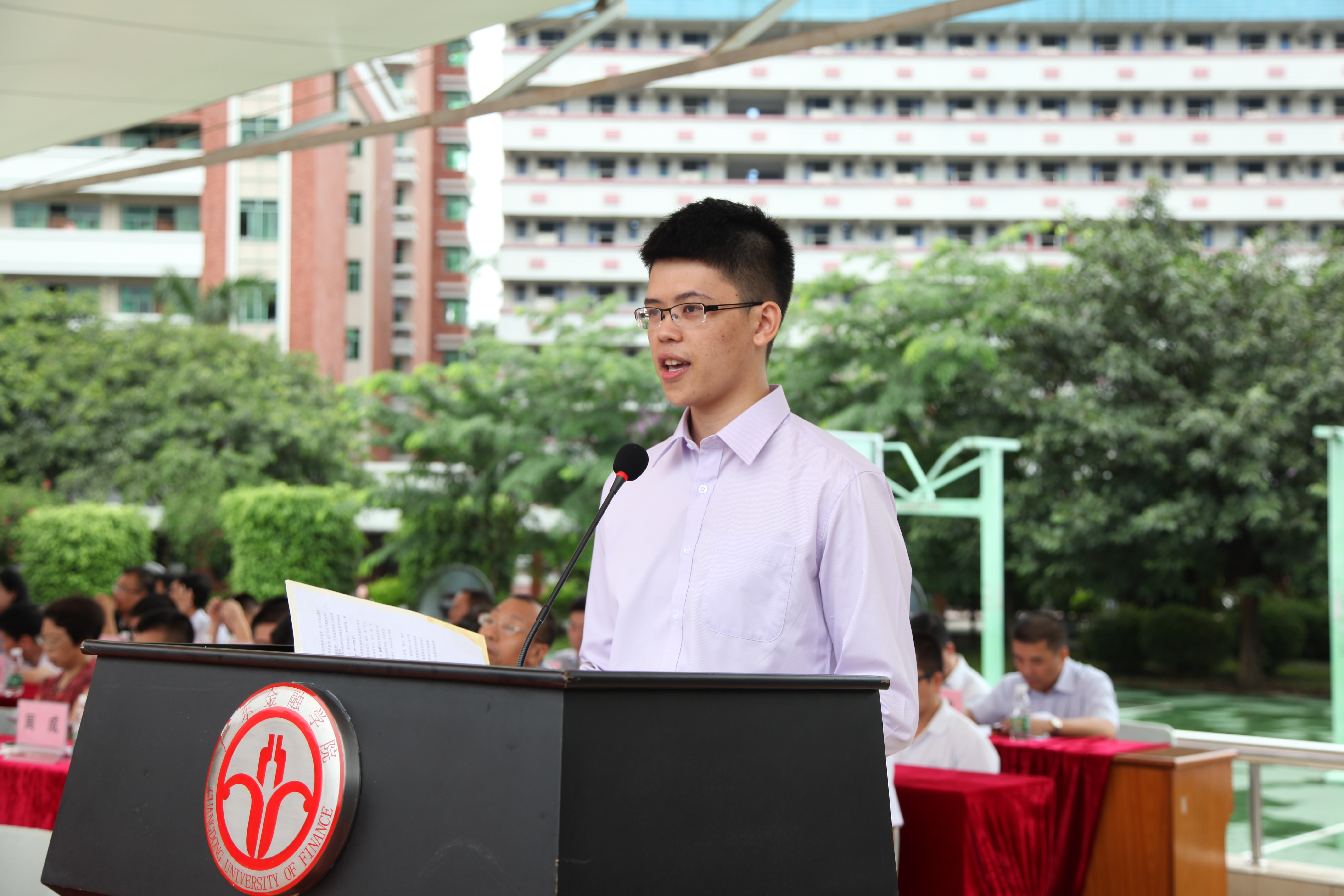 我校隆重举行2014届毕业典礼暨硕士学士学位授予仪式